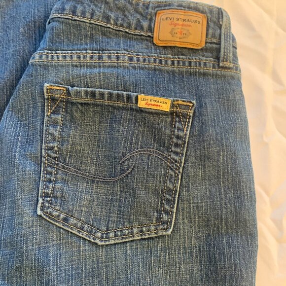 Levi Straus Signature Low Rise Boot Cut Jeans Size 14M - Picture 3 of 6